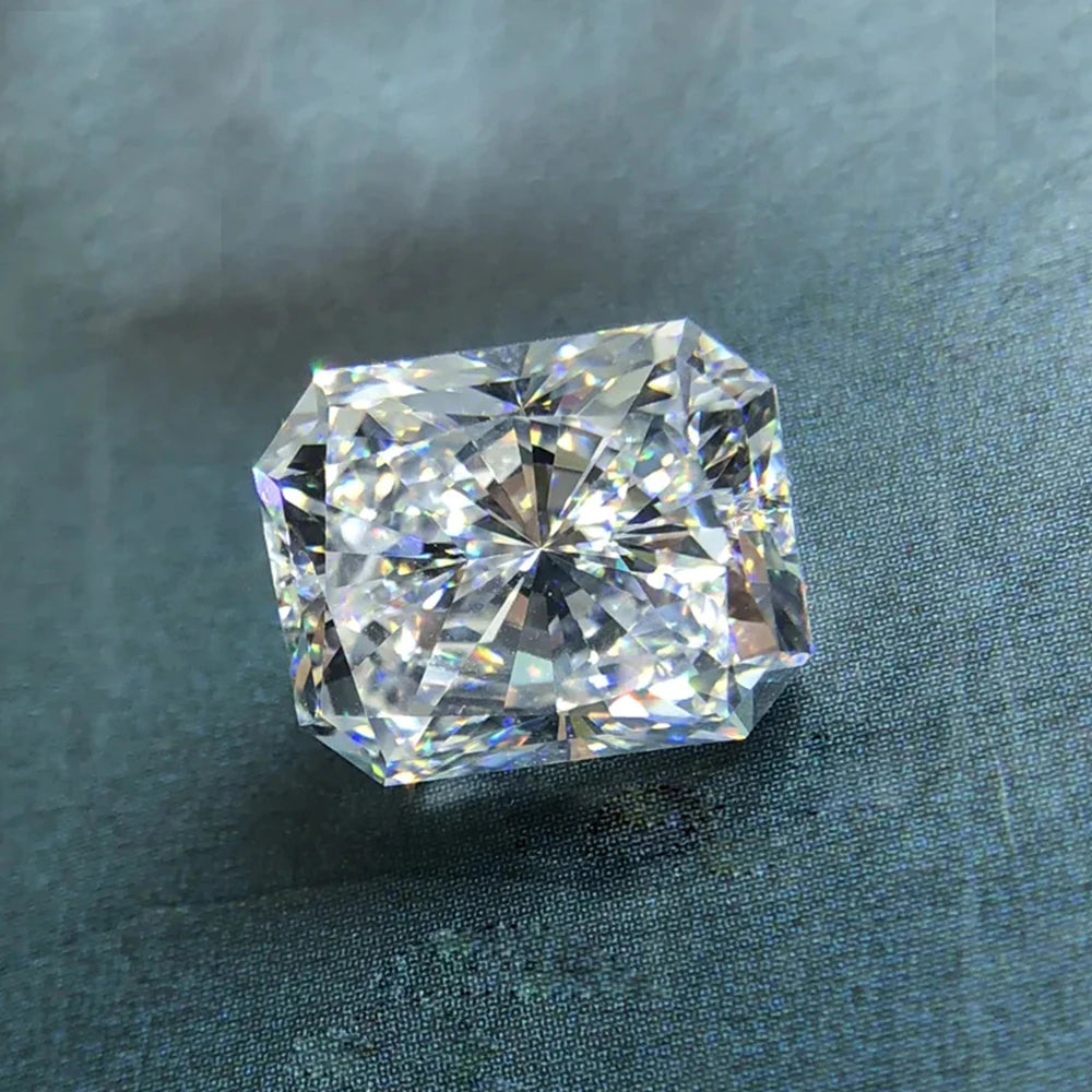 Dazzling Delights Radiant Cut Moissanites