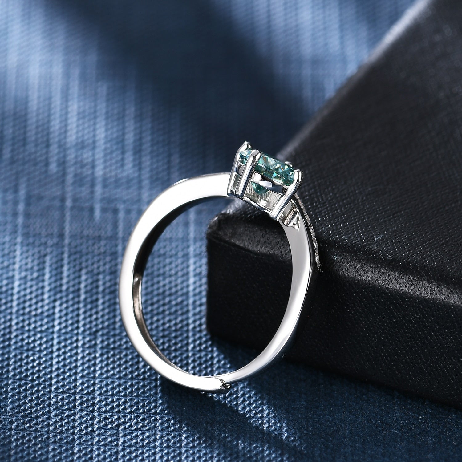 Dazzling Delights 1.0Ct 6.5mm Round Brilliant Cut Green Moissanite V Band Adjustable Ring